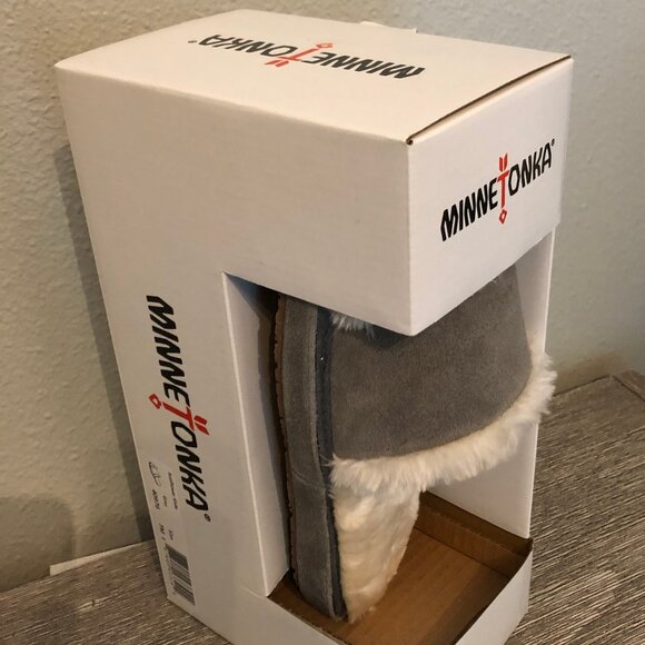 Minnetonka Faux Fur Slippers for Women - New in Box - Picture 6 of 6